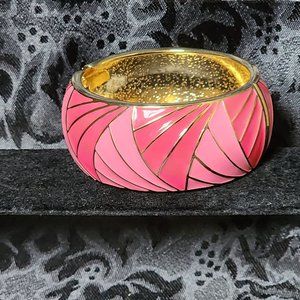 Vintage Pink Enamel Swirl Gold Tone Bangle 1"